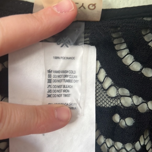 Bell sleeve lace beach coverup - Picture 4 of 7